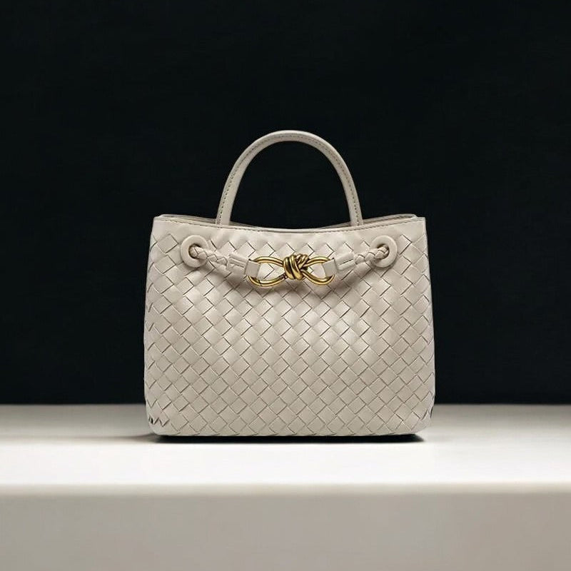 Alyn | Zwarte Geweven Mini Leren Tote Bag – Moeiteloze Elegant en Tijdloze Aantrekkingskracht