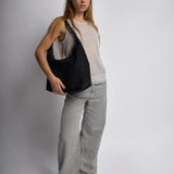 Evie | Minimalistische Vegan Suede Hobo Tas – Tijdloos & Chic