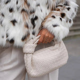 Isla | Luxe Zwarte Geweven Knoop Tas – Elegant & Veelzijdig