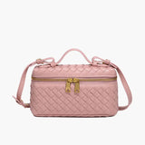 De Luxe Geweven Box Bag van Liora The Label is een elegante donkerbruine crossbody met een goudkleurige ritssluiting, bovenhandgreep en verstelbare schouderriem, afgebeeld tegen een effen witte achtergrond.